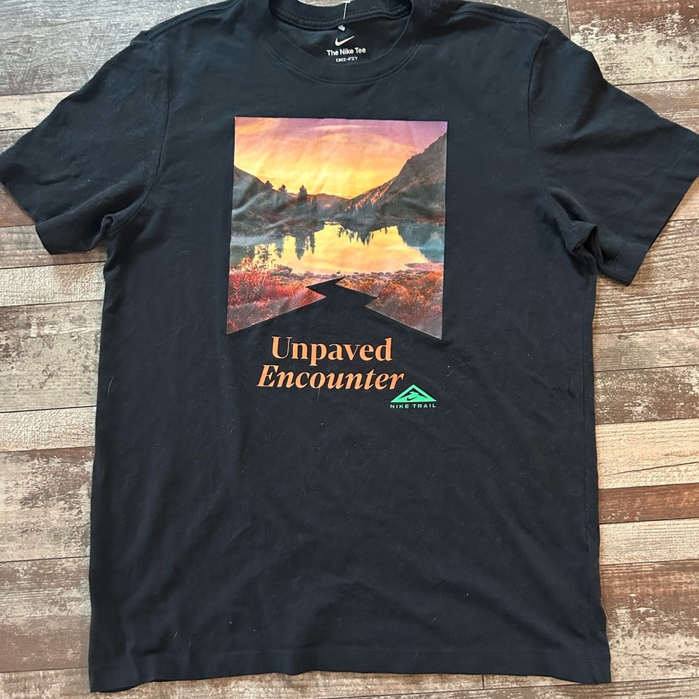 Nike Trail Black Tee Large - Like New